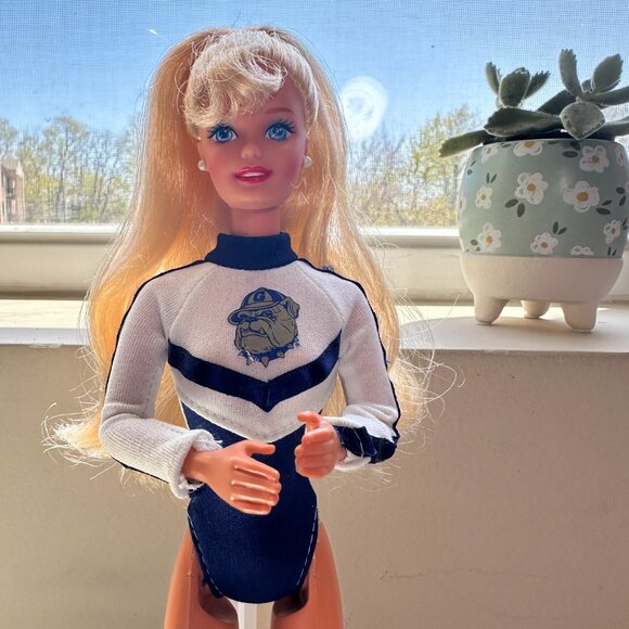 University Barbie Georgetown University Cheerleader Doll 1996 Mattel 17749 - Picture 3 of 13